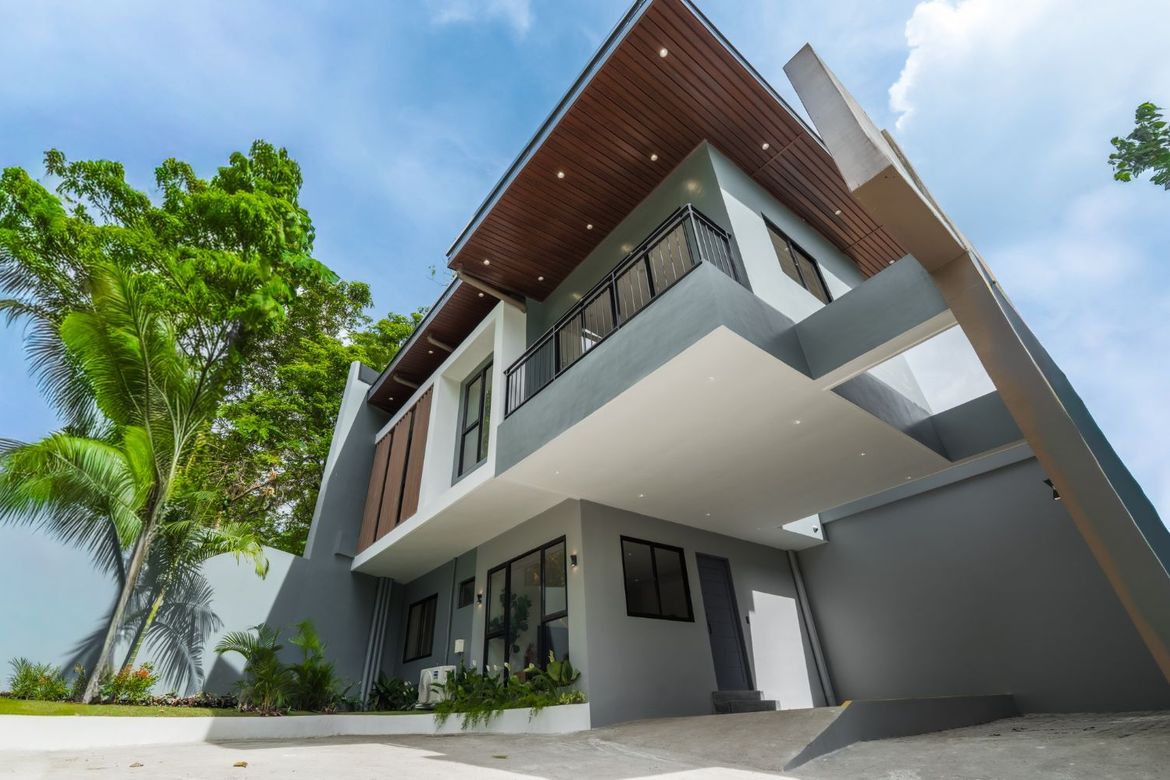 5 Bedroom House for Sale in Guadalupe, Cebu City, Cebu