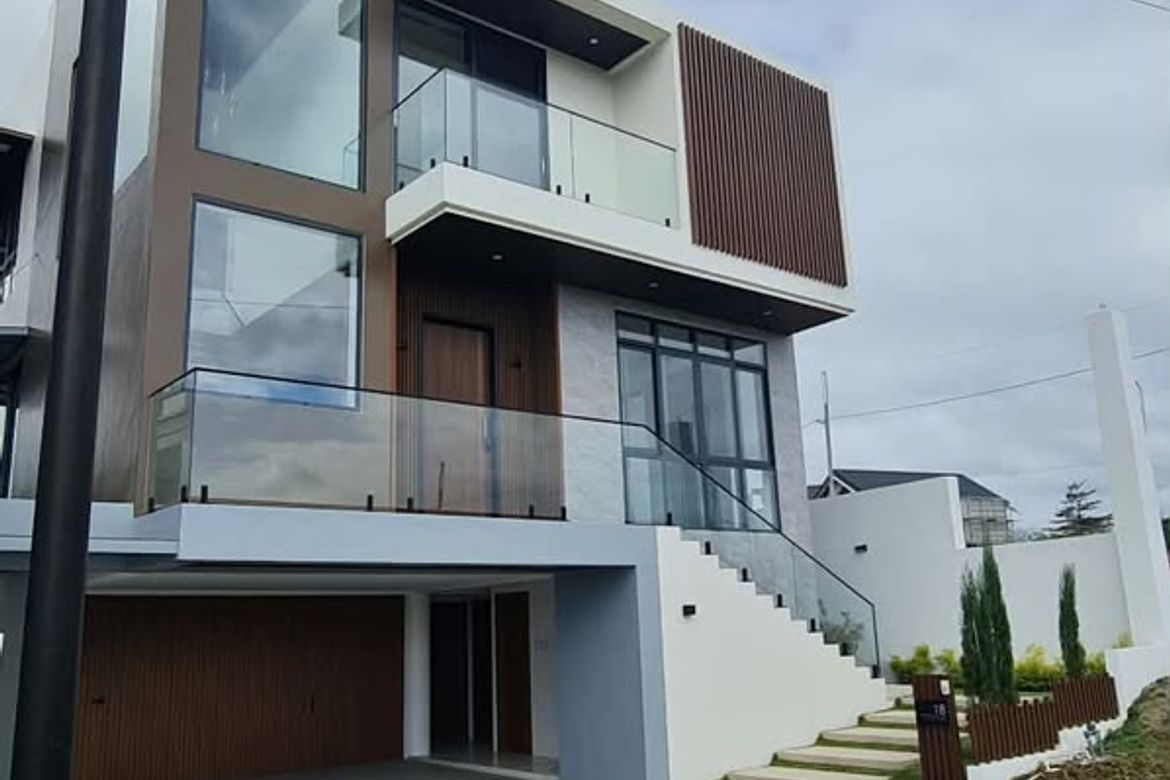 5 Bedroom House for Sale in Hornalan, Calamba, Laguna