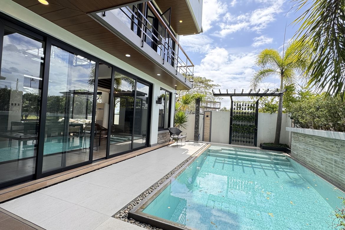 5 Bedroom House for Sale in Inchican, Silang, Cavite