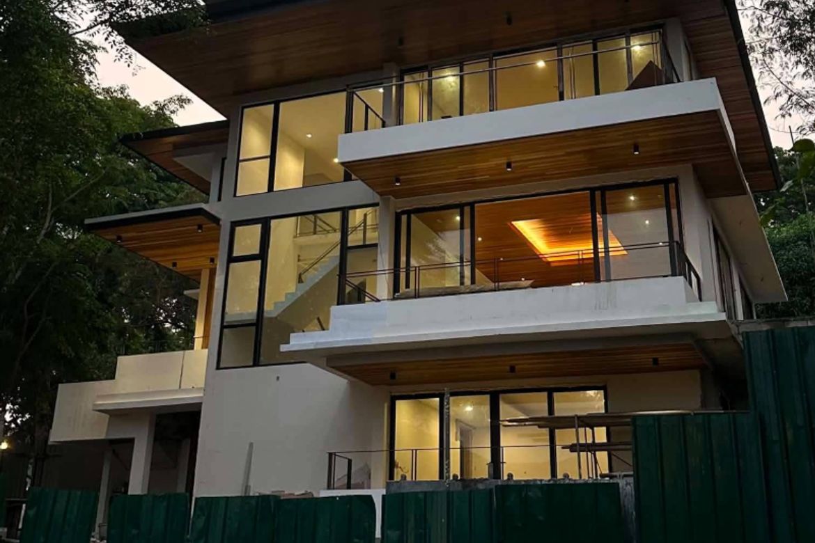 5 Bedroom House for Sale in Inchican, Silang, Cavite