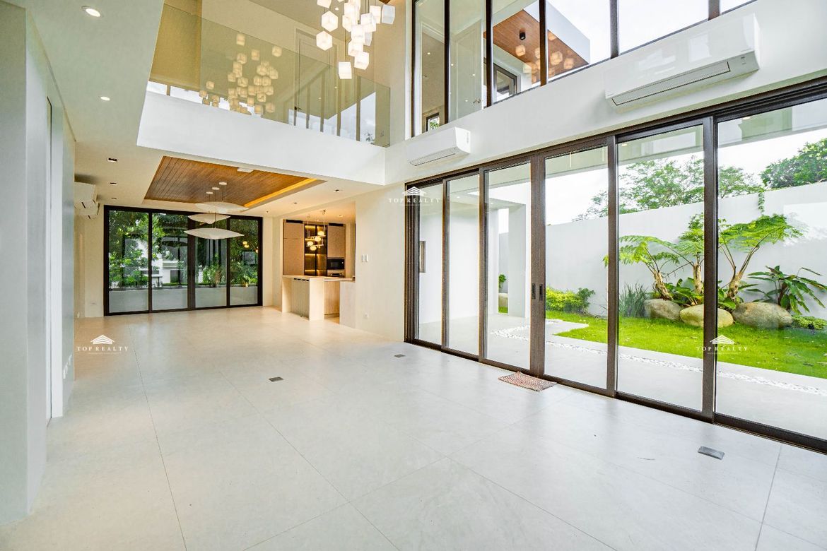 5 Bedroom House for Sale in Inchican, Silang, Cavite
