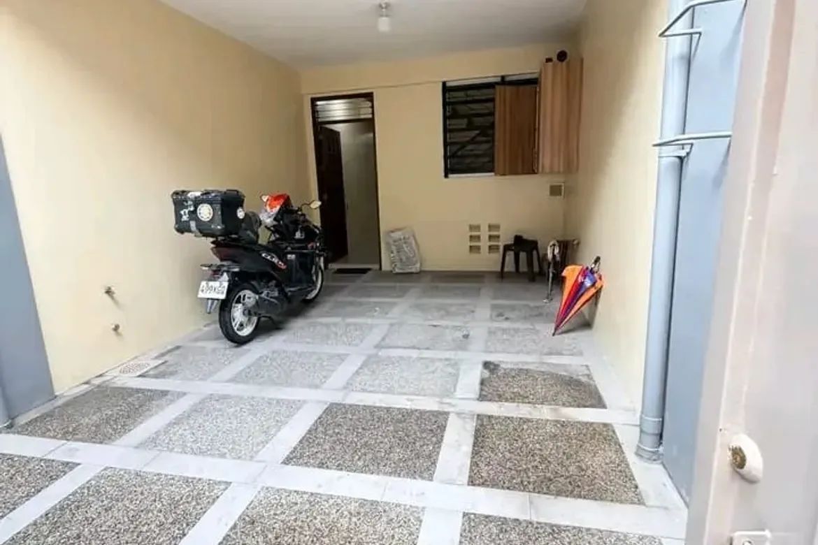 5 Bedroom House for Sale in Kamuning, Quezon City, Metro Manila near MRT-3 Kamuning – photo 2