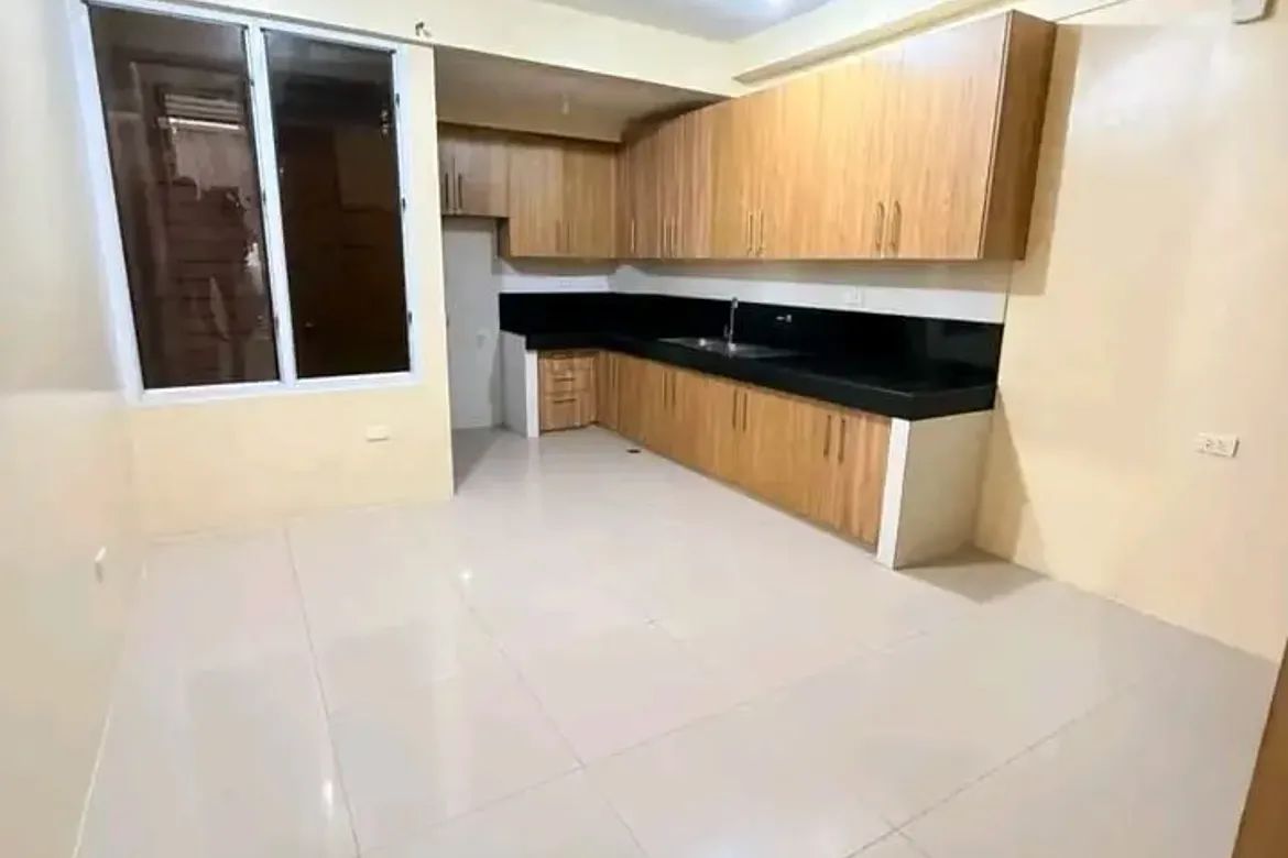 5 Bedroom House for Sale in Kamuning, Quezon City, Metro Manila near MRT-3 Kamuning – photo 3