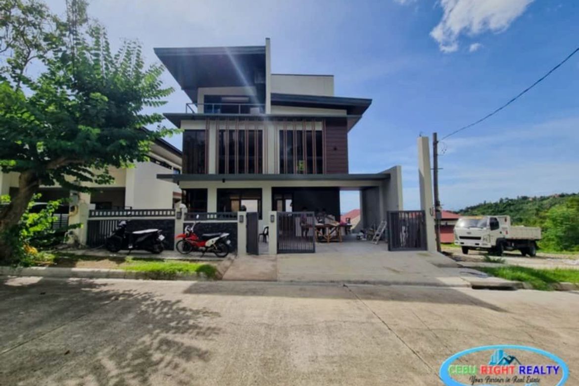 5 Bedroom House for Sale in Lagtang, Talisay, Cebu