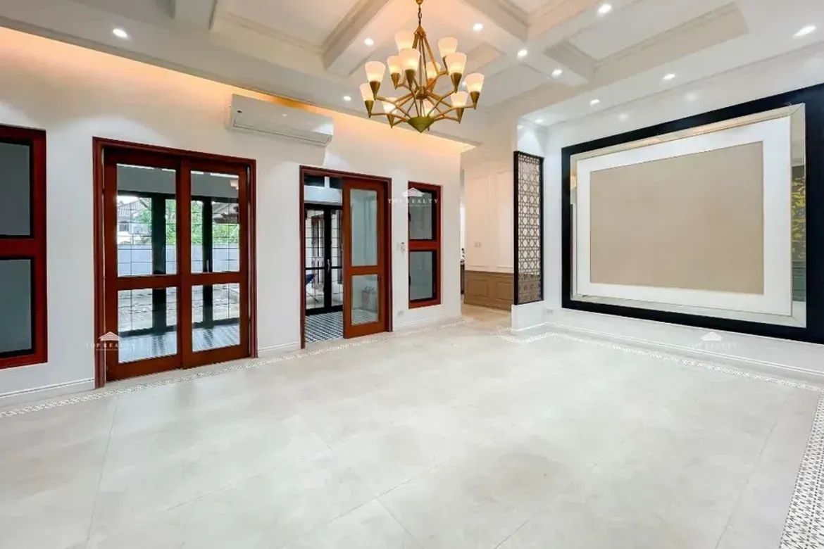 5 Bedroom House for Sale in LOYOLA GRAND VILLAS, Ramon Magsaysay, Quezon City, Metro Manila near LRT-1 Roosevelt – photo 5