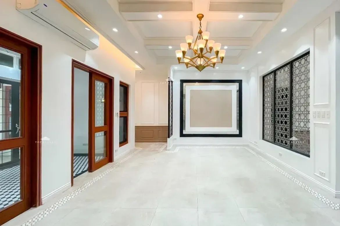 5 Bedroom House for Sale in LOYOLA GRAND VILLAS, Ramon Magsaysay, Quezon City, Metro Manila near LRT-1 Roosevelt – photo 8