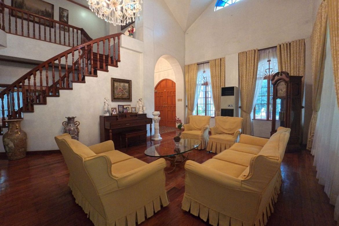 5 Bedroom House for Sale in LOYOLA GRAND VILLAS, Ramon Magsaysay, Quezon City, Metro Manila near LRT-1 Roosevelt – photo 2