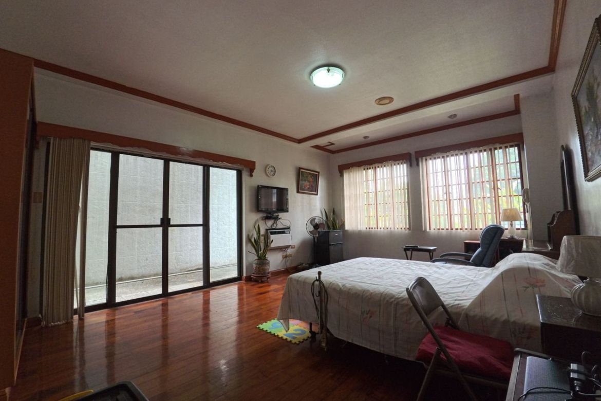 5 Bedroom House for Sale in LOYOLA GRAND VILLAS, Ramon Magsaysay, Quezon City, Metro Manila near LRT-1 Roosevelt – photo 5
