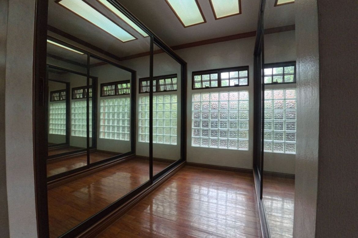 5 Bedroom House for Sale in LOYOLA GRAND VILLAS, Ramon Magsaysay, Quezon City, Metro Manila near LRT-1 Roosevelt – photo 7