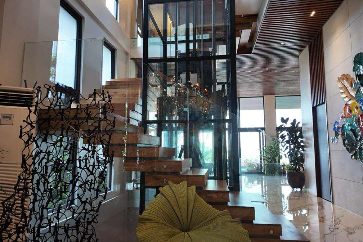 5 Bedroom House for Sale in LOYOLA GRAND VILLAS, Ramon Magsaysay, Quezon City, Metro Manila near LRT-1 Roosevelt – photo 2