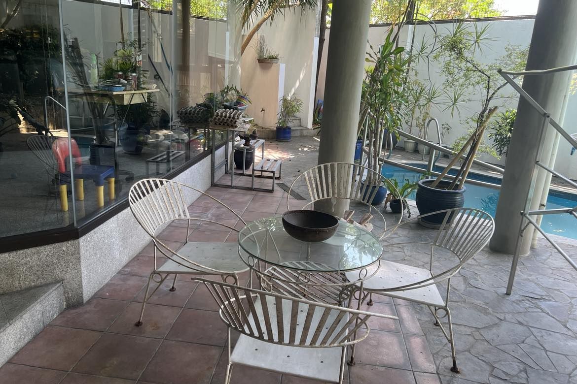 5 Bedroom House for Sale in LOYOLA GRAND VILLAS, Ramon Magsaysay, Quezon City, Metro Manila near LRT-1 Roosevelt – photo 2