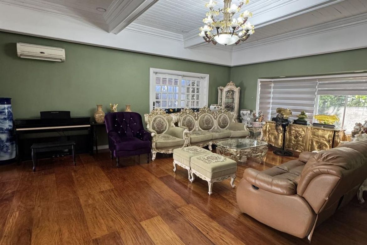 5 Bedroom House for Sale in Loyola Heights, Quezon City, Metro Manila near LRT-2 Katipunan
