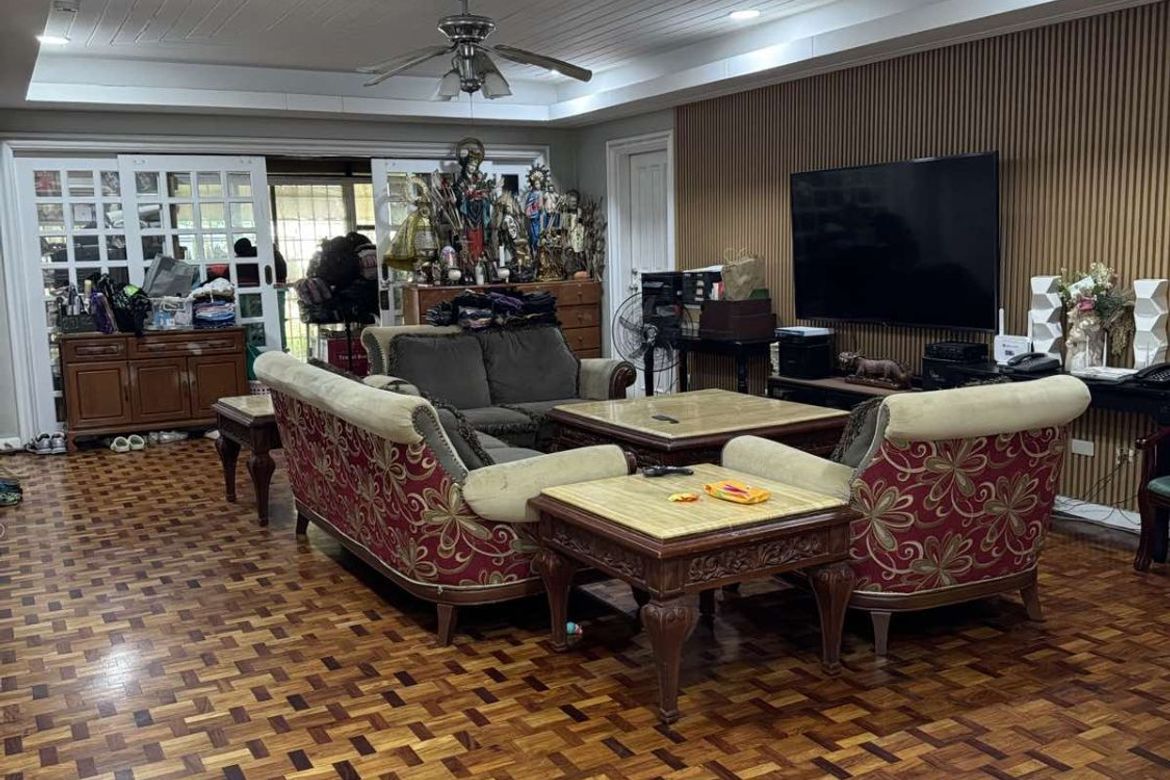 5 Bedroom House for Sale in Loyola Heights, Quezon City, Metro Manila near LRT-2 Katipunan – photo 6