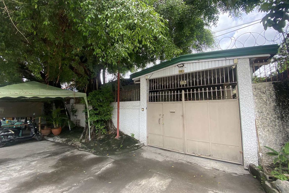 5 Bedroom House for Sale in Malabanias, Angeles, Pampanga