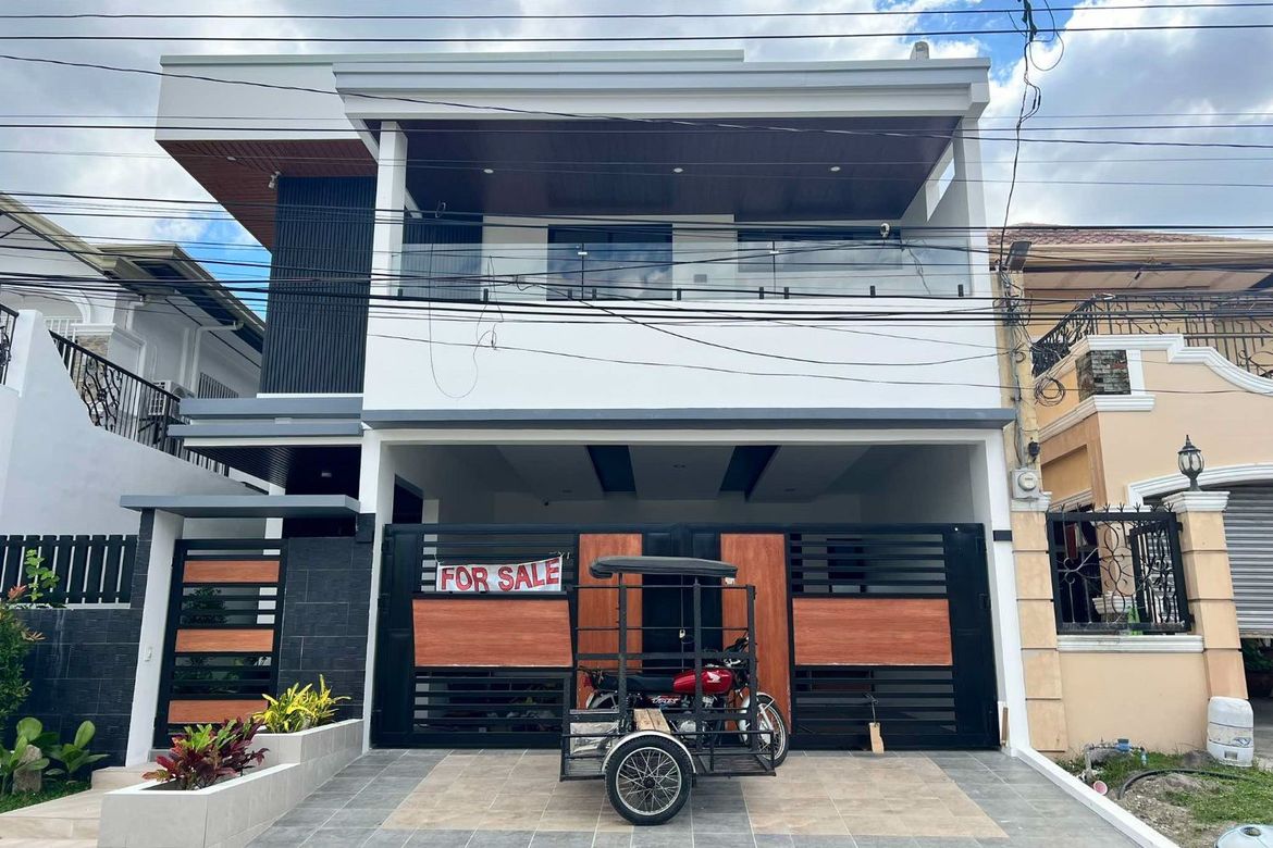 5 Bedroom House for Sale in Malabanias, Angeles, Pampanga