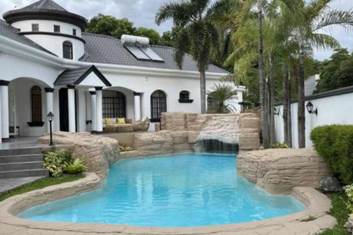 5 Bedroom House for Sale in Malabanias, Angeles, Pampanga