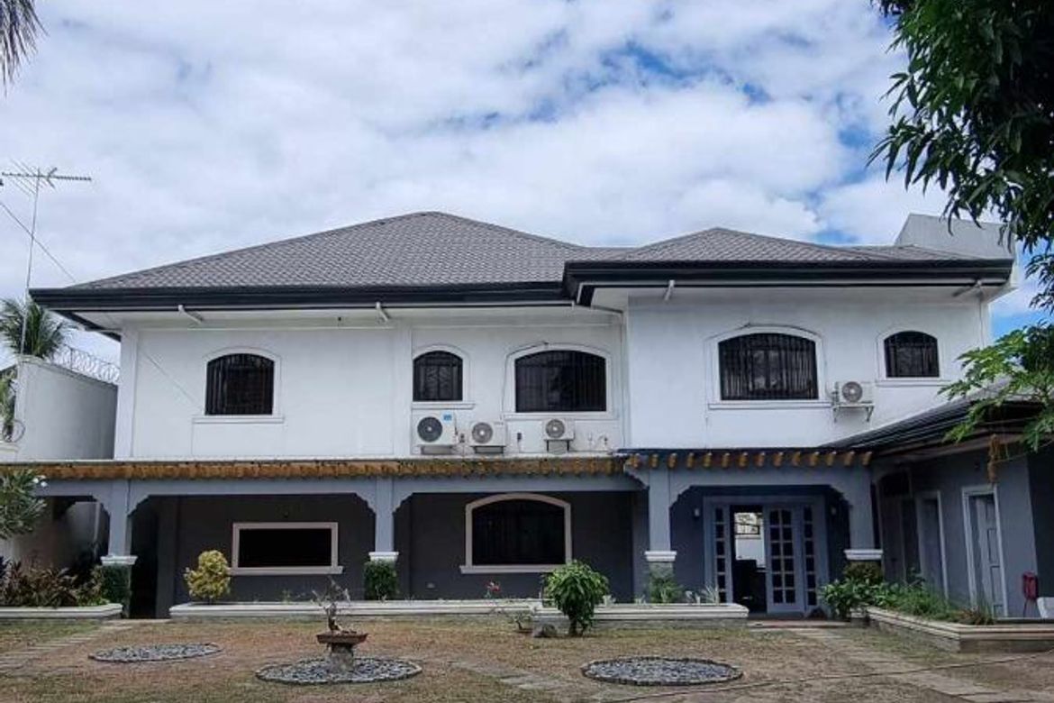 5 Bedroom House for Sale in Malabanias, Angeles, Pampanga