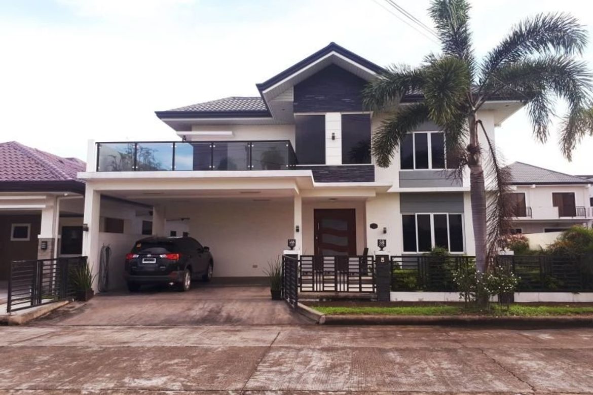 5 Bedroom House for Sale in Malabanias, Angeles, Pampanga