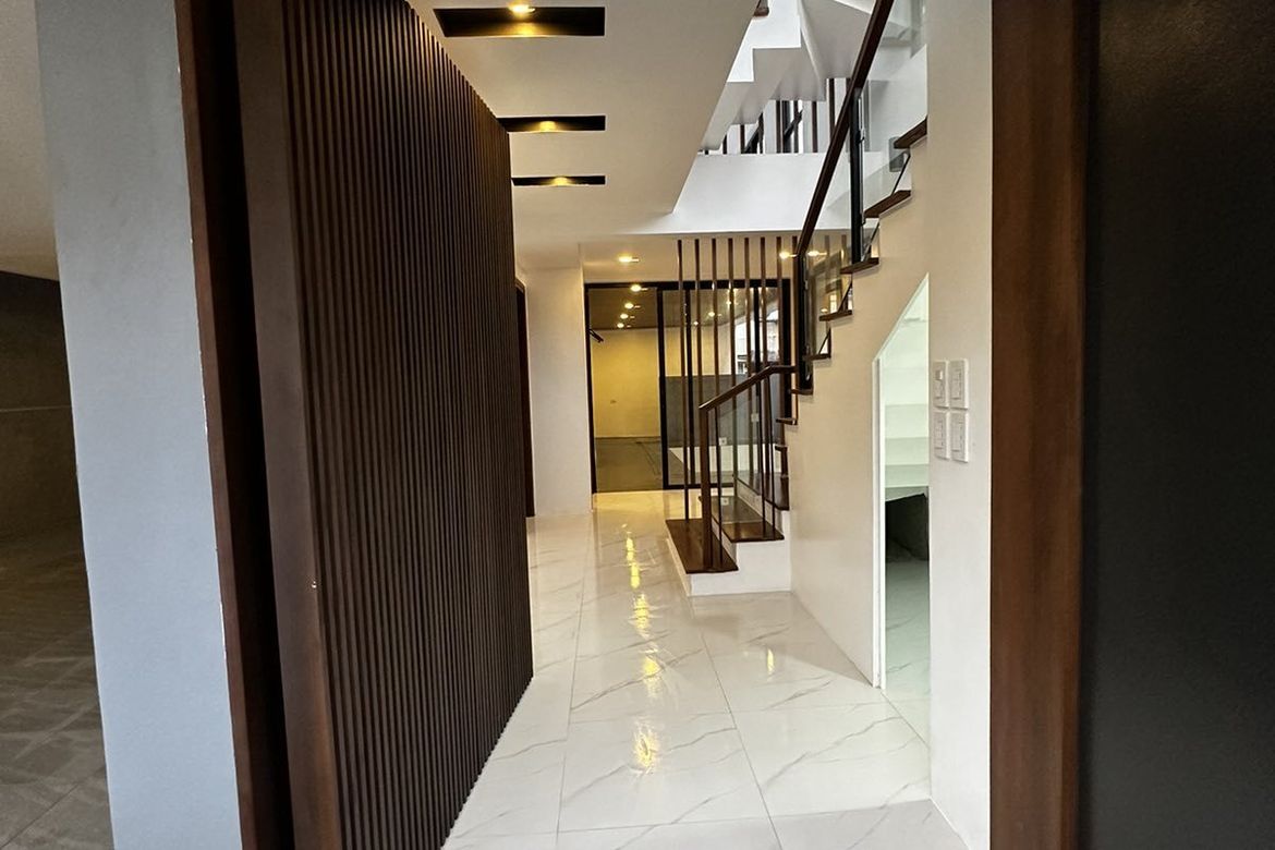 5 Bedroom House for Sale in Marcelo Green Village, Parañaque, Metro Manila – photo 2