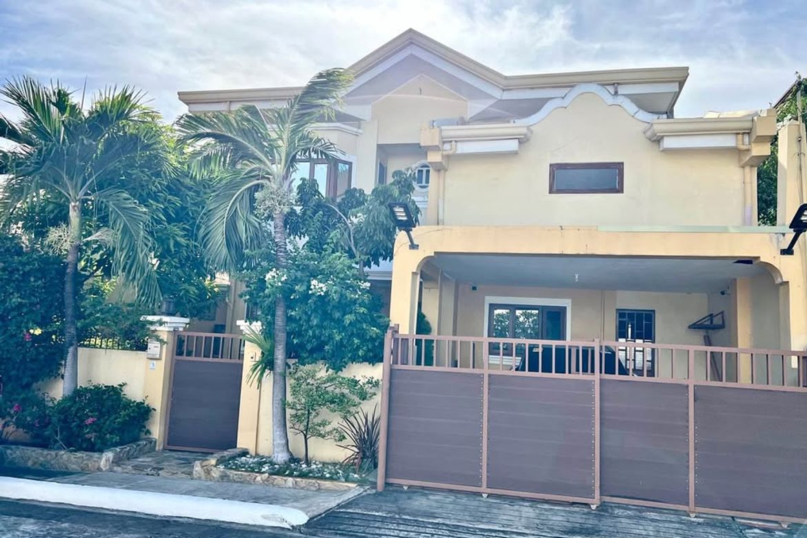 5 Bedroom House for Sale in Marcelo Green Village, Parañaque, Metro Manila