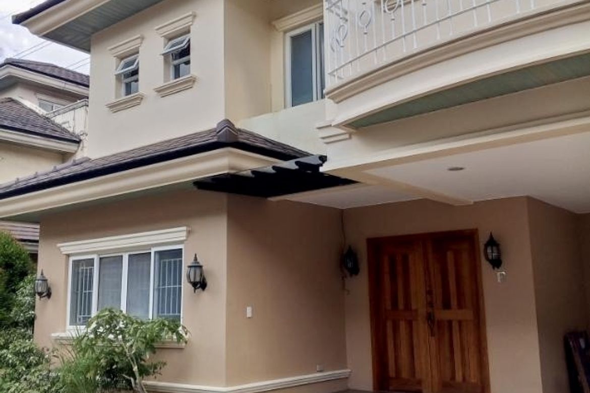 5 Bedroom House for Sale in Mariana, Quezon City, Metro Manila near LRT-2 Gilmore