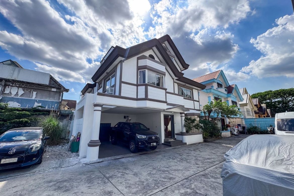 5 Bedroom House for Sale in Mariana, Quezon City, Metro Manila near LRT-2 Gilmore