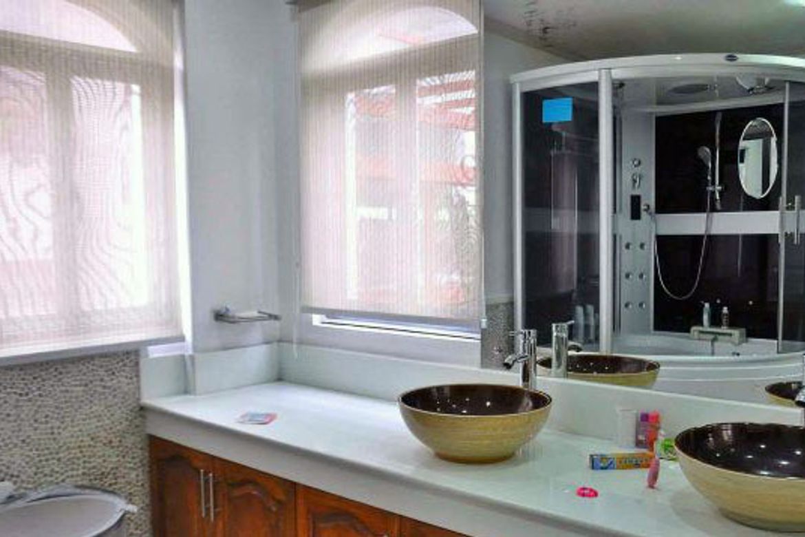 5 Bedroom House for Sale in McKinley Hill Village, McKinley Hill, Taguig, Metro Manila