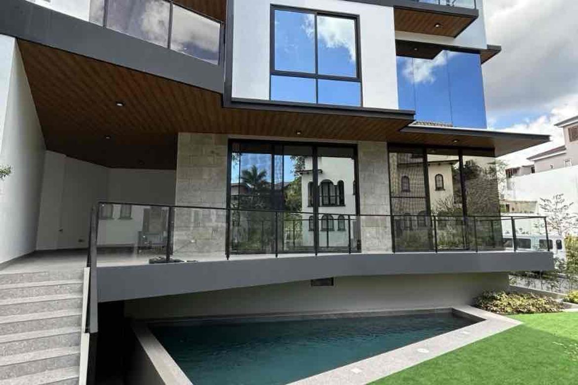 5 Bedroom House for Sale in McKinley Hill Village, McKinley Hill, Taguig, Metro Manila – photo 2