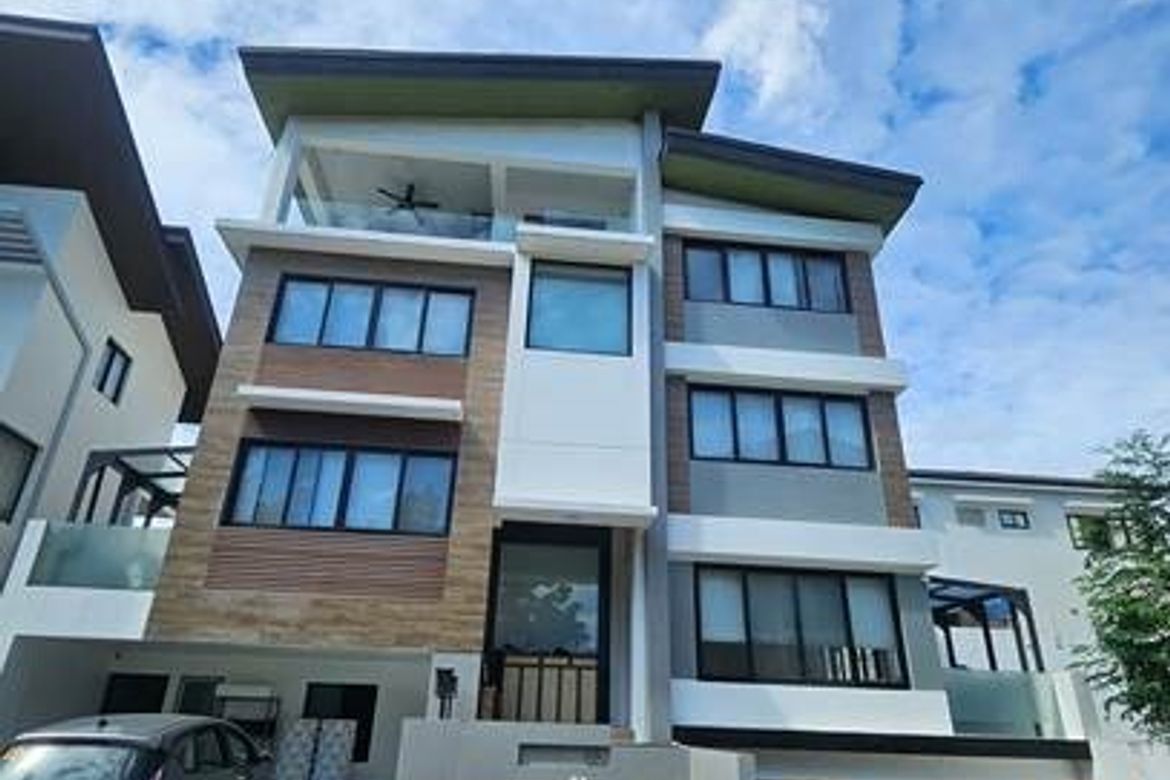 5 Bedroom House for Sale in McKinley Hill Village, McKinley Hill, Taguig, Metro Manila