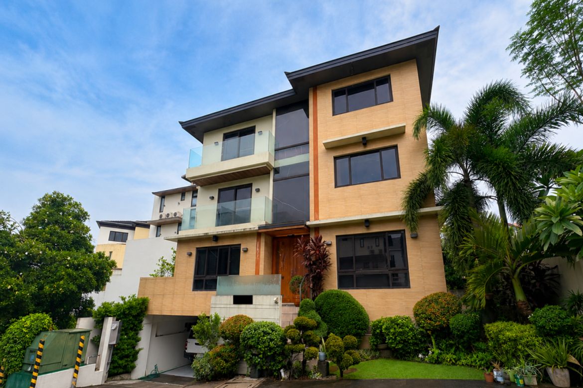 5 Bedroom House for Sale in McKinley Hill Village, McKinley Hill, Taguig, Metro Manila