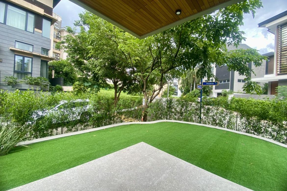 5 Bedroom House for Sale in McKinley Hill Village, McKinley Hill, Taguig, Metro Manila