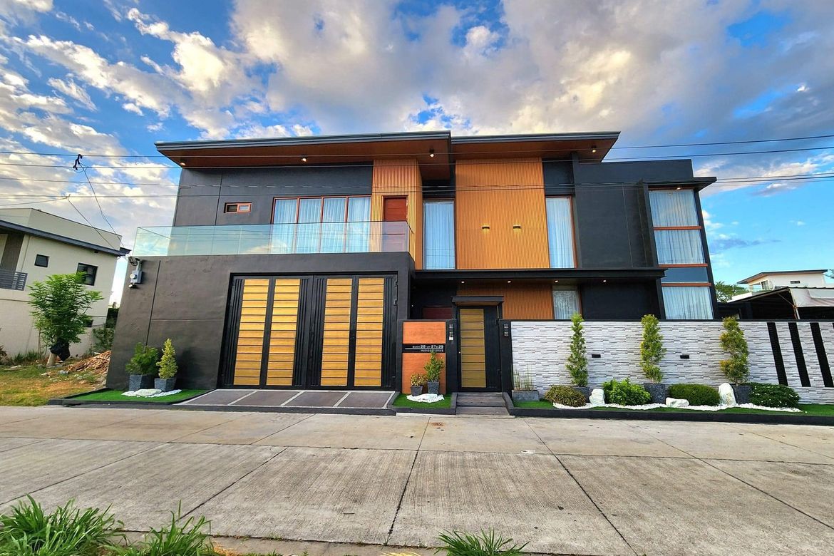 5 Bedroom House for Sale in Mining, Angeles, Pampanga