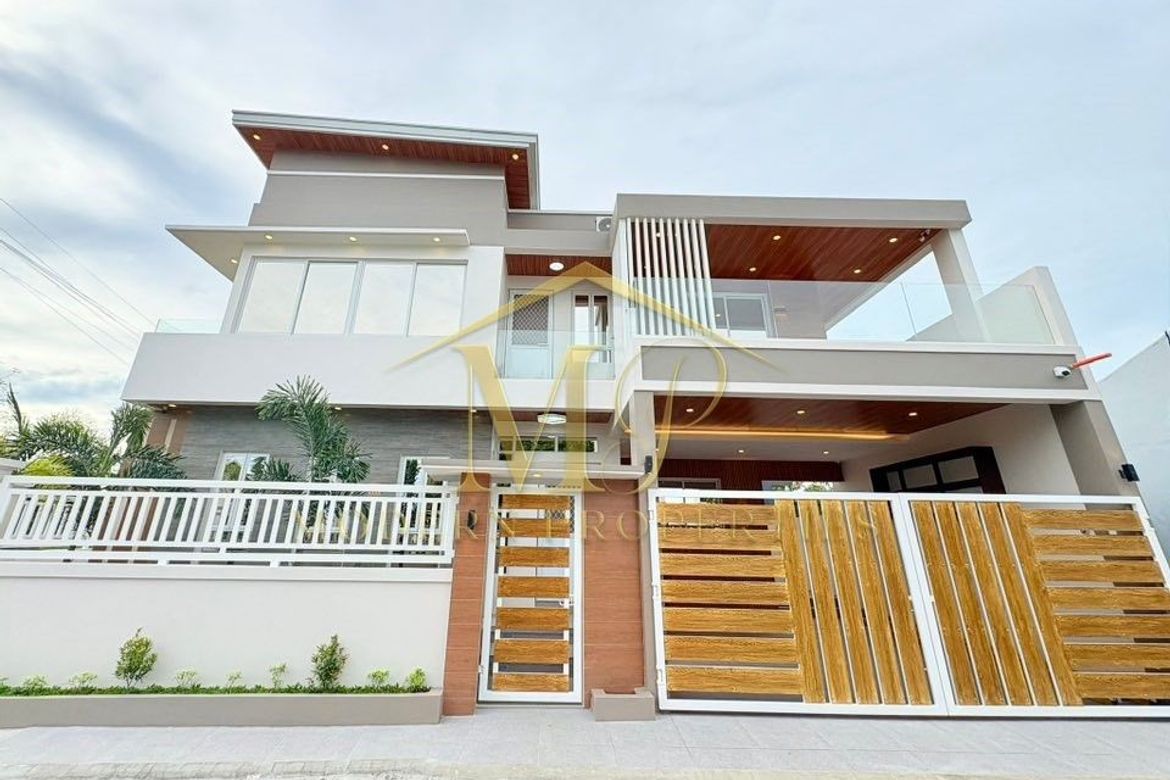5 Bedroom House for Sale in Mining, Angeles, Pampanga