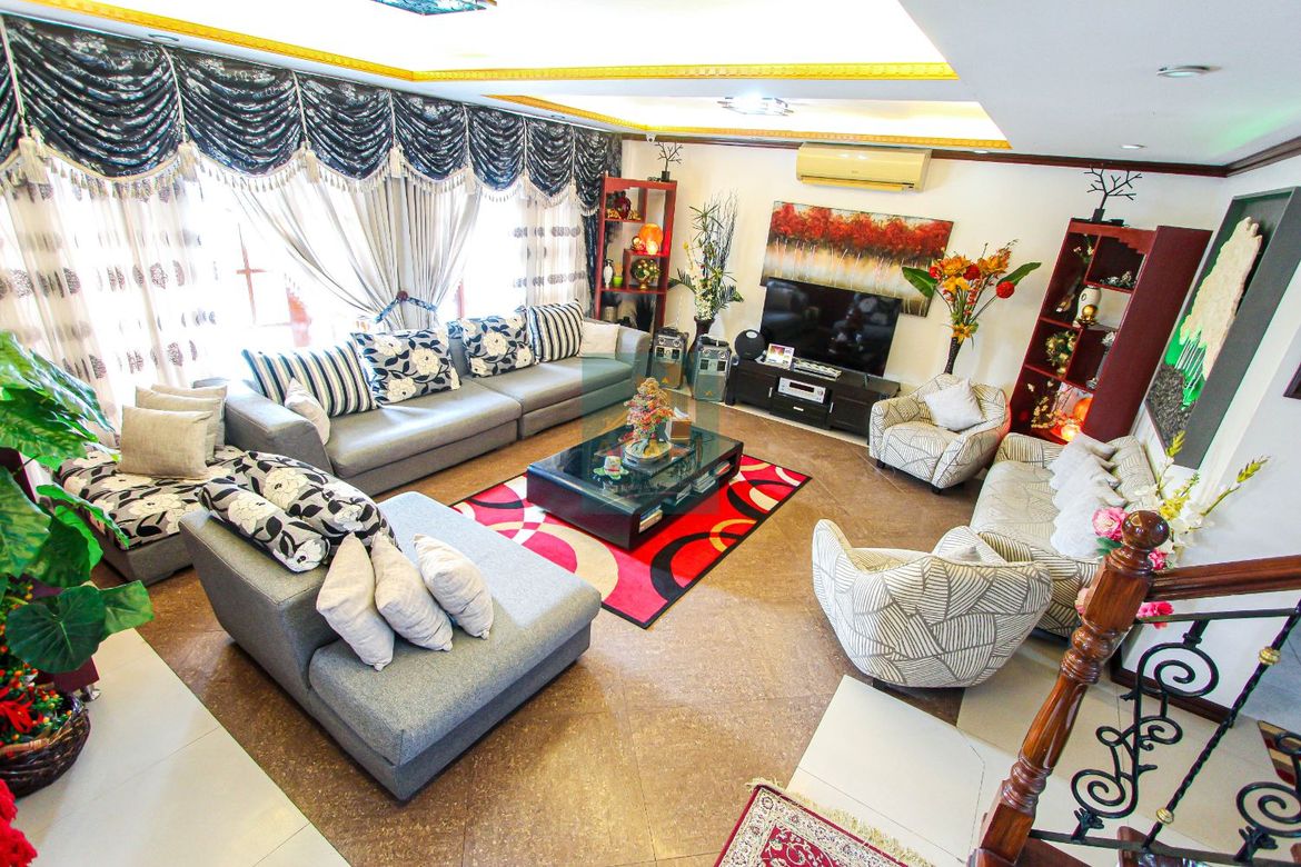 5 Bedroom House for Sale in Mohon, Talisay, Cebu