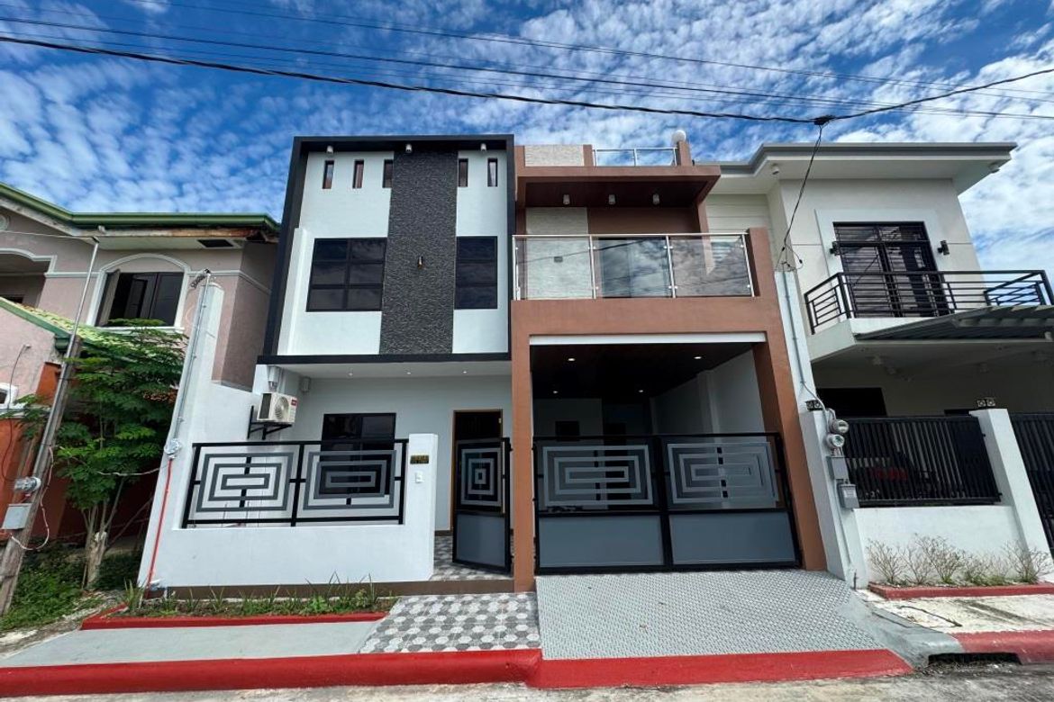 5 Bedroom House for Sale in Molino IV, Bacoor, Cavite