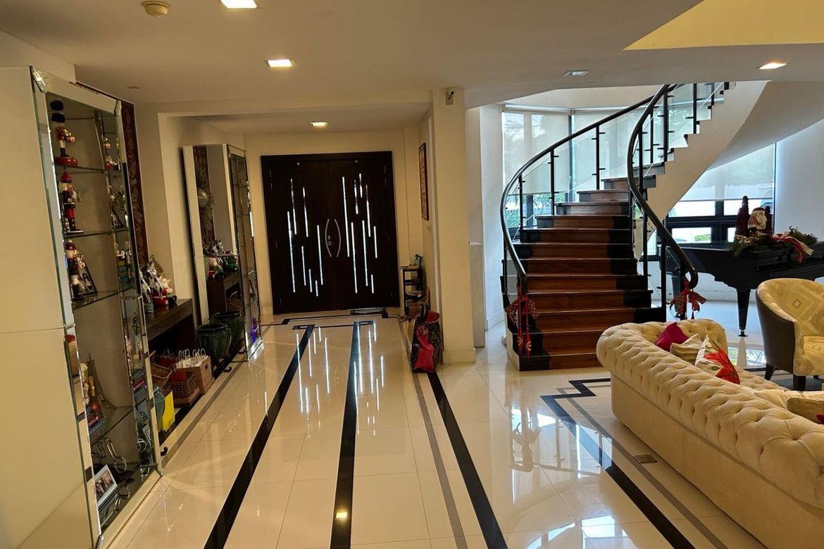 5 Bedroom House for Sale in New Alabang Village, Muntinlupa, Metro Manila – photo 2