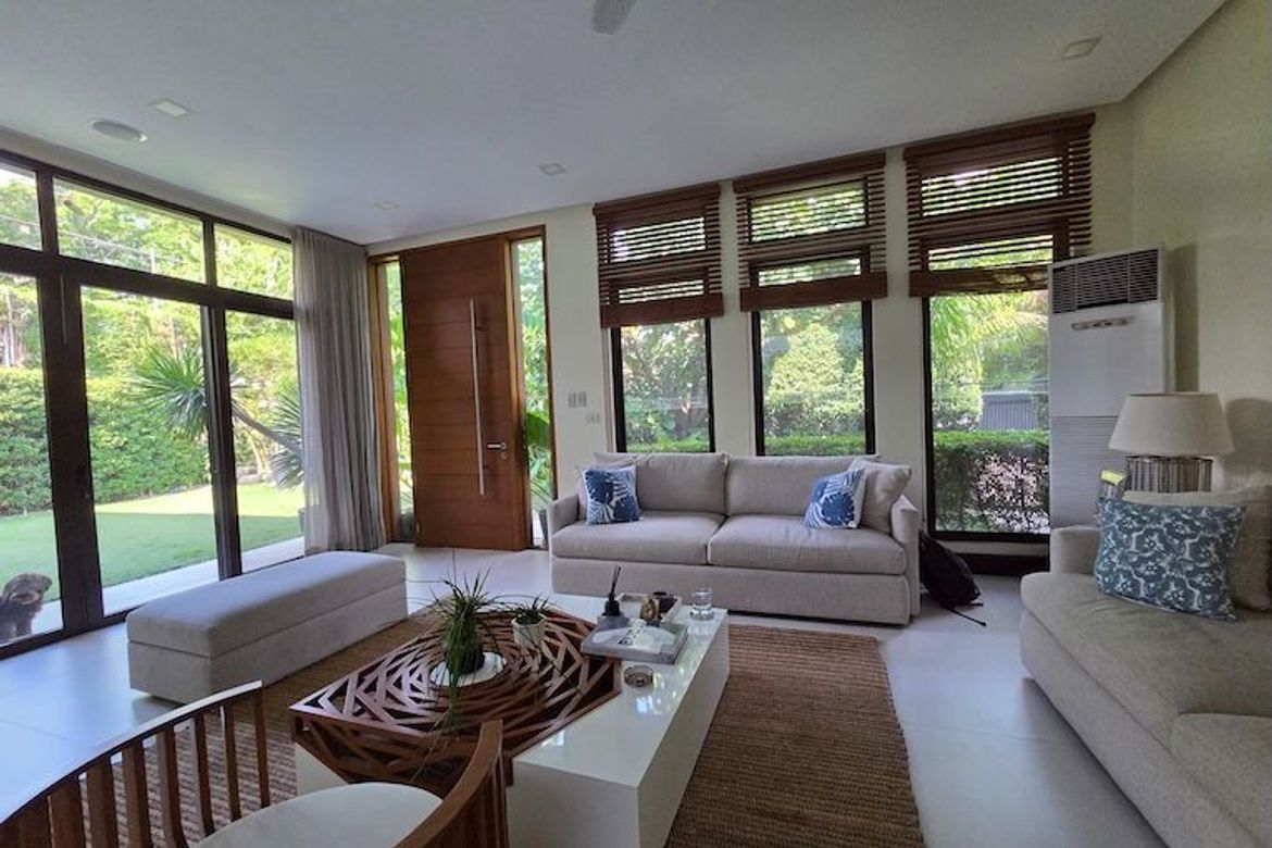 5 Bedroom House for Sale in New Alabang Village, Muntinlupa, Metro Manila