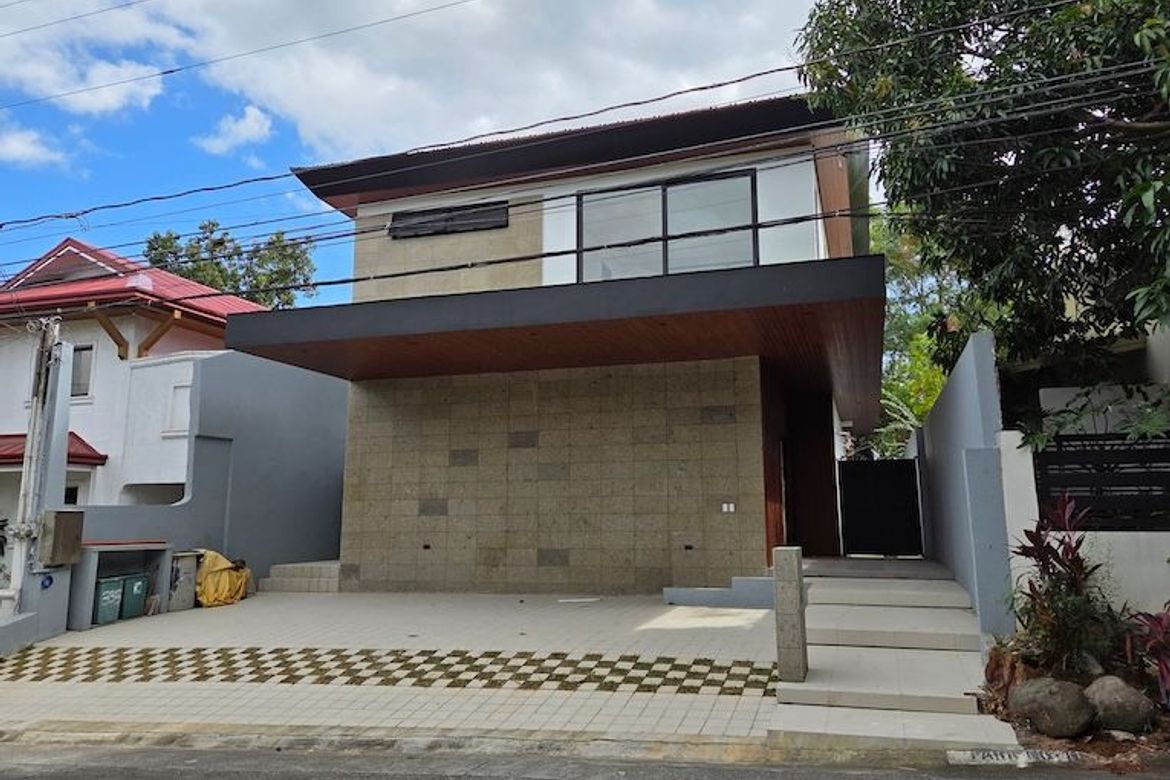 5 Bedroom House for Sale in New Alabang Village, Muntinlupa, Metro Manila