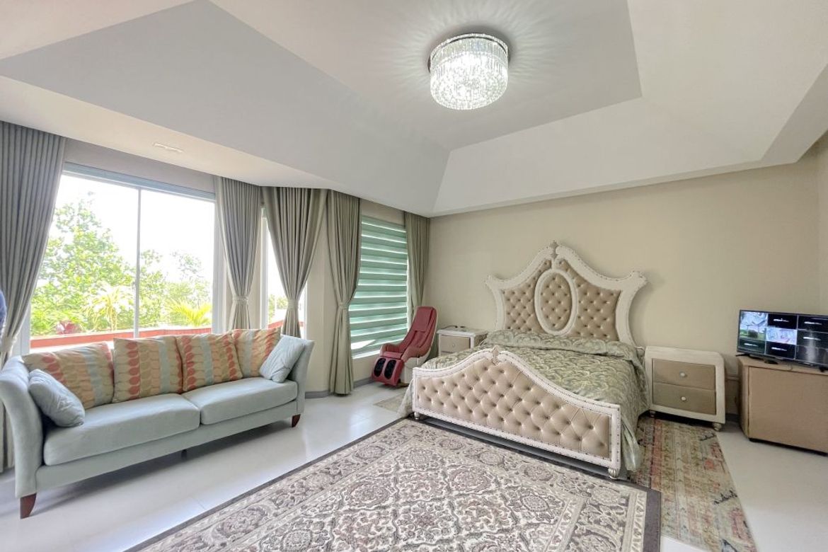 5 Bedroom House for Sale in Niyugan, Laurel, Batangas – photo 5