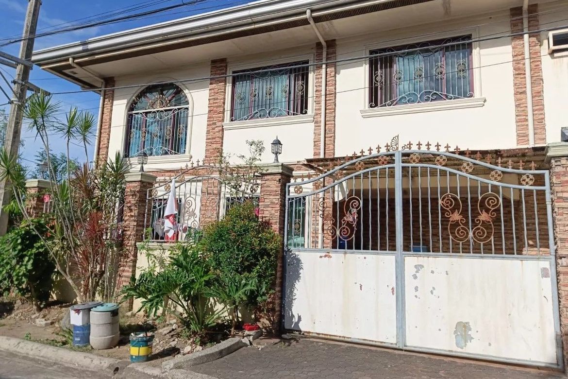 5 Bedroom House for Sale in Pacita 1, San Pedro, Laguna