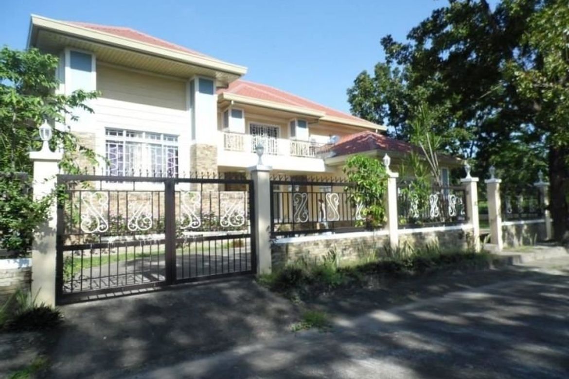 5 Bedroom House for Sale in Pampang, Angeles, Pampanga