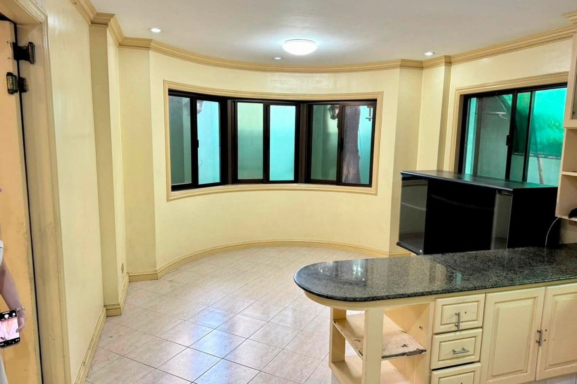 5 Bedroom House for Sale in Pansol, Quezon City, Metro Manila – photo 2