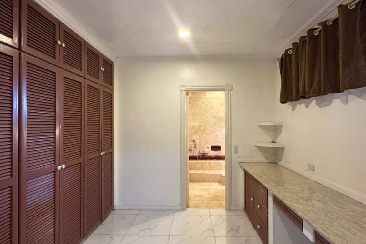 5 Bedroom House for Sale in Pansol, Quezon City, Metro Manila – photo 2