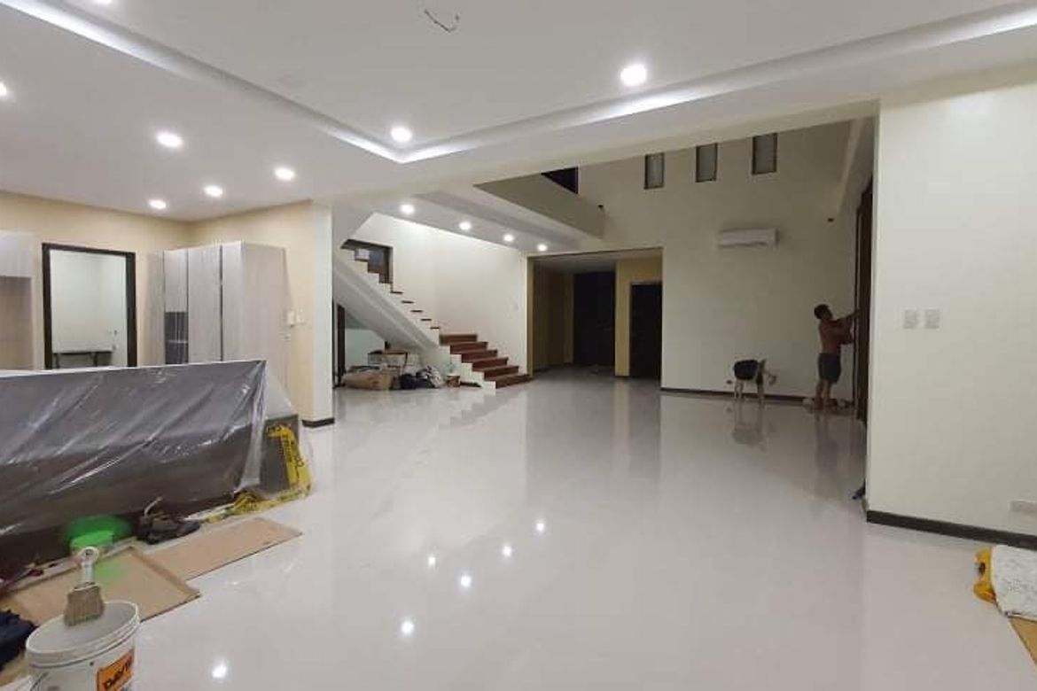 5 Bedroom House for Sale in Pansol, Quezon City, Metro Manila