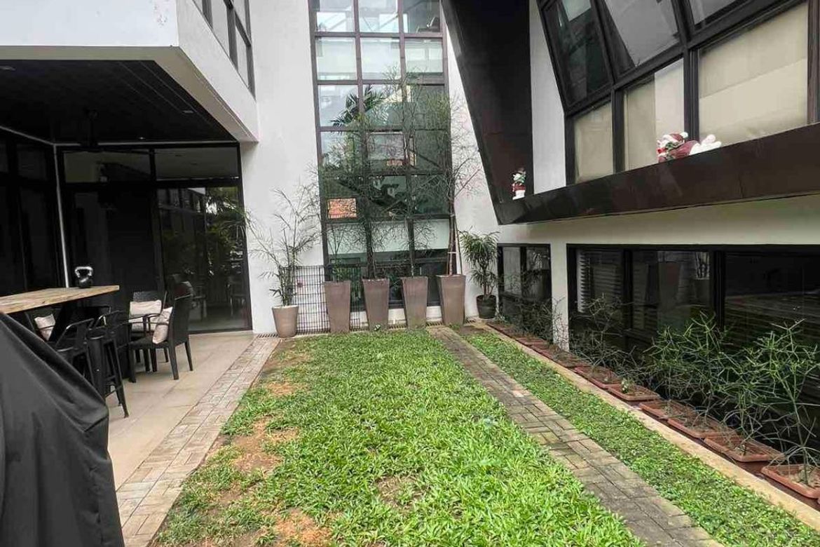 5 Bedroom House for Sale in Pansol, Quezon City, Metro Manila – photo 4