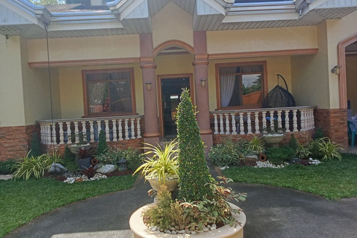 5 Bedroom House for Sale in Panungyan II, Mendez, Cavite