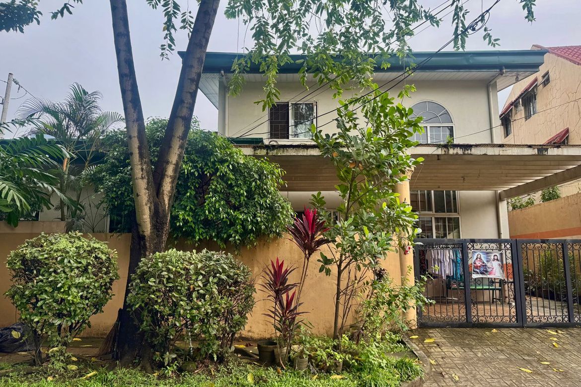 5 Bedroom House for Sale in Phil-Am, Quezon City, Metro Manila near MRT-3 North Avenue