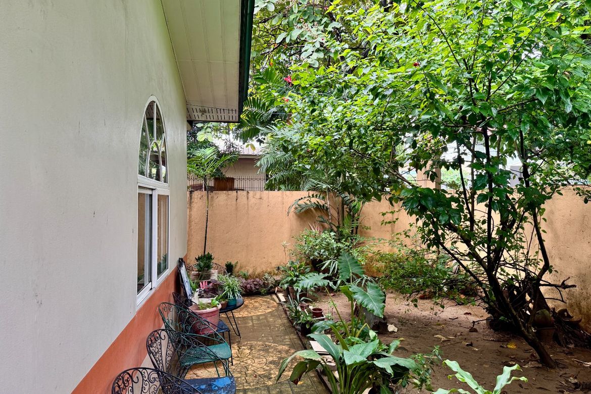 5 Bedroom House for Sale in Phil-Am, Quezon City, Metro Manila near MRT-3 North Avenue – photo 4