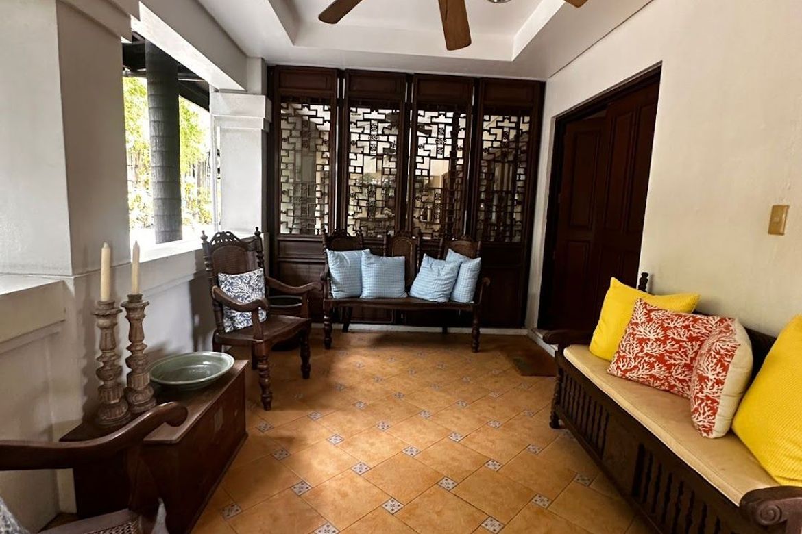 5 Bedroom House for Sale in Plainview, Mandaluyong, Metro Manila near MRT-3 Boni