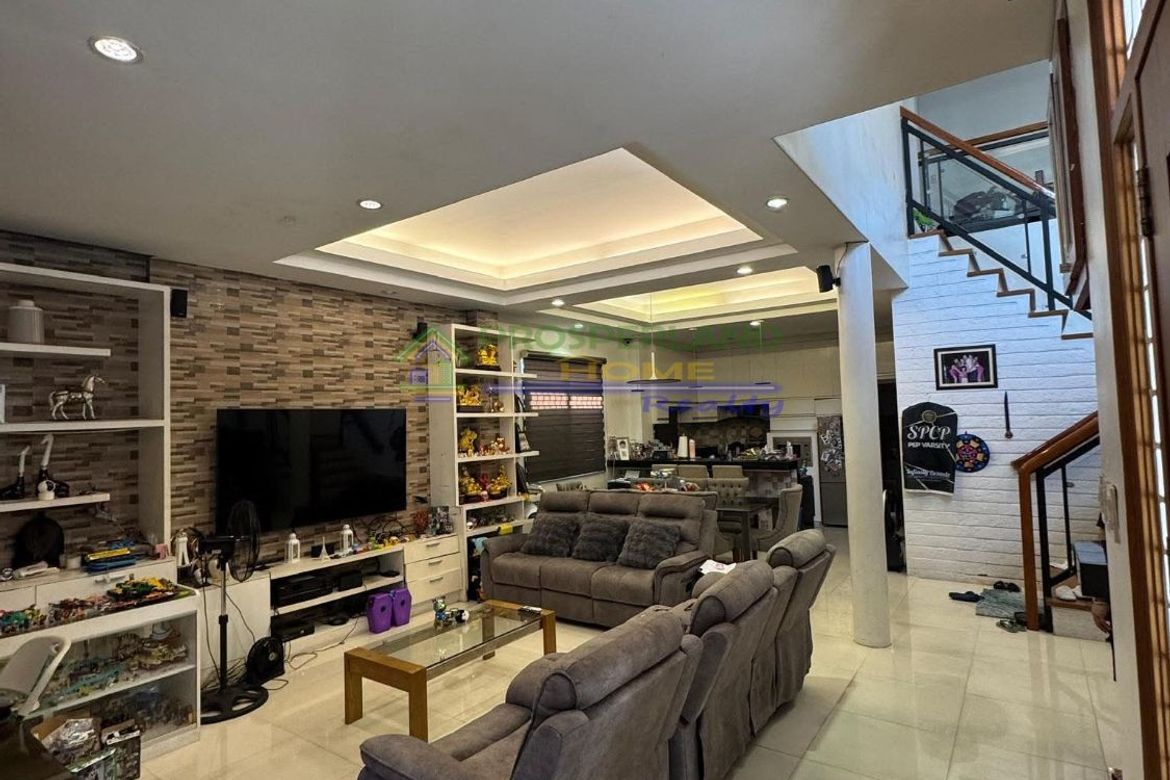 5 Bedroom House for Sale in Plainview, Mandaluyong, Metro Manila near MRT-3 Boni